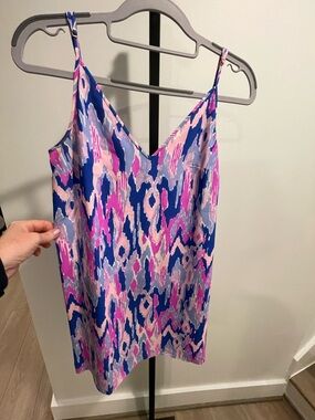 Lilly Pulitzer V-Neck Spaghetti Strap Print dress in Blue & Pink, size x small.